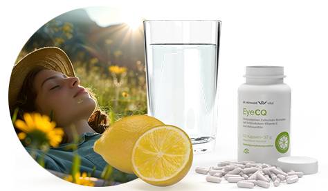 Frau im Feld und einer Does EyeCQ zur Vitamin C und Astaxanthin-Versorgung